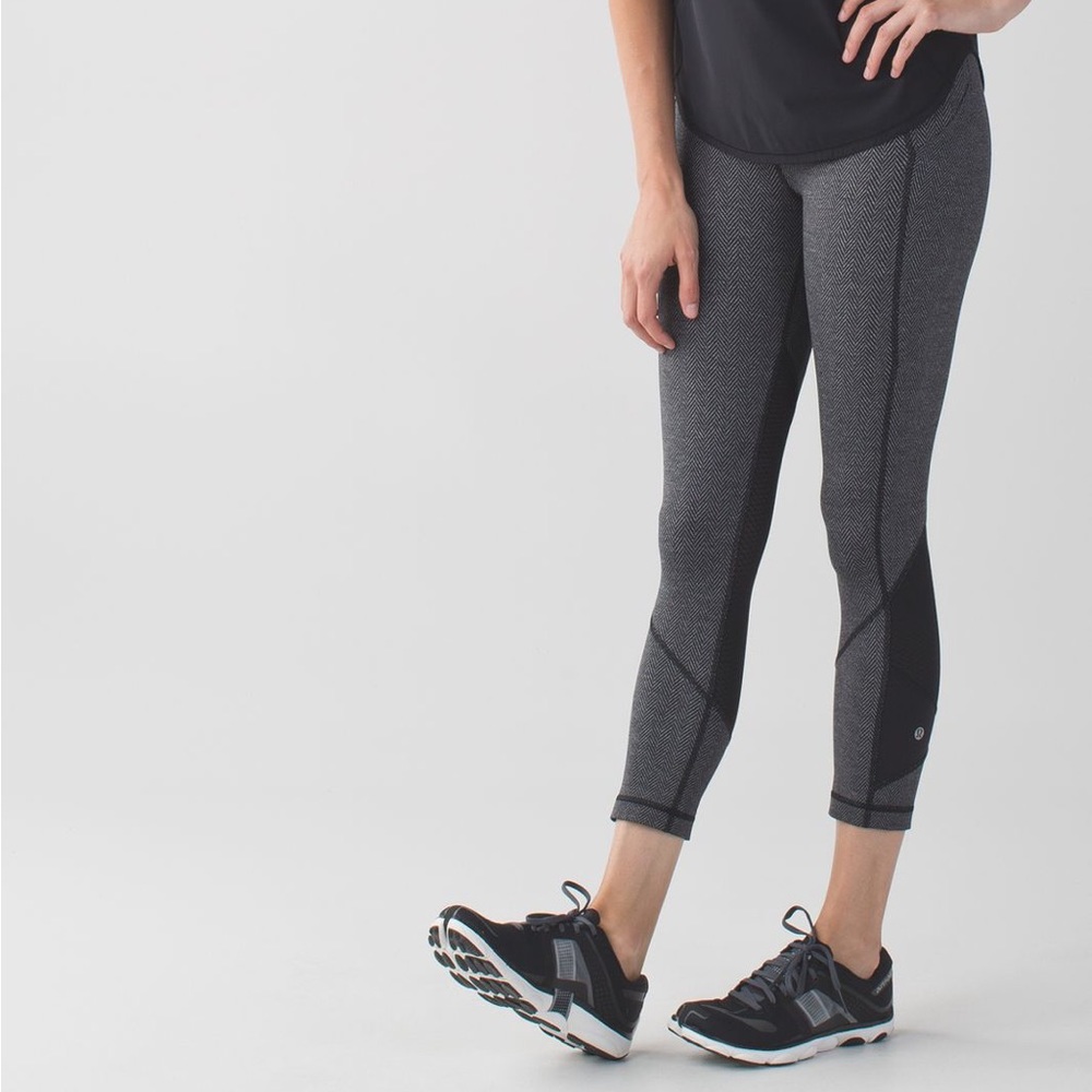 Lululemon Herringbone Pace Rival Crop